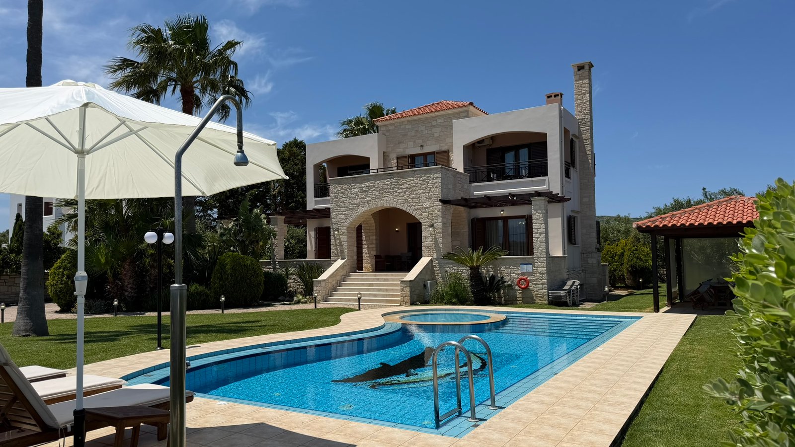 Villa Maria Kolymvari daytime exterior view